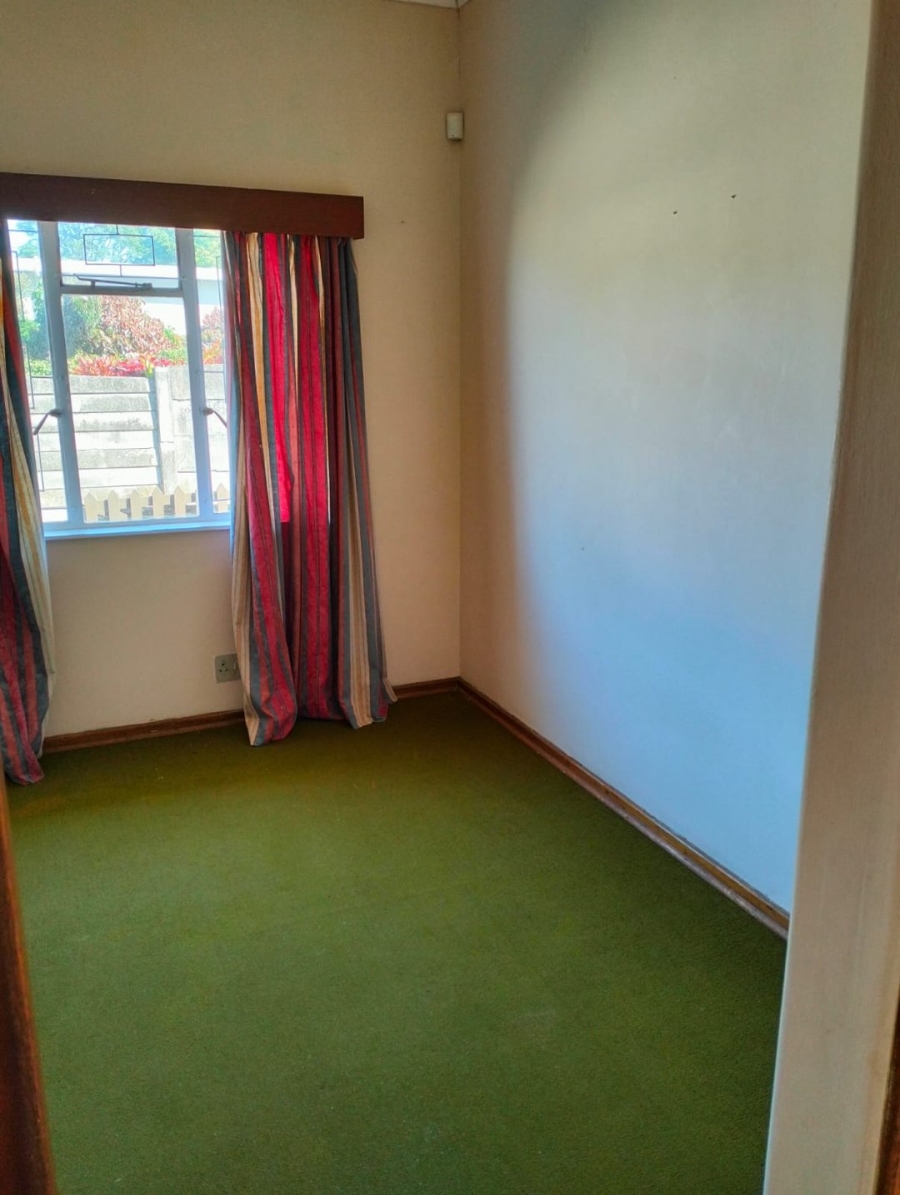 5 Bedroom Property for Sale in Sunnyridge Eastern Cape